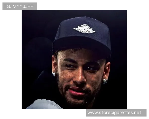 帅气头像足球明星展现风采与魅力的完美结合与精彩瞬间